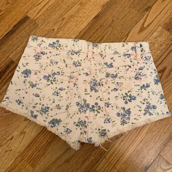 F21 Floral shorts - Picture 2 of 3